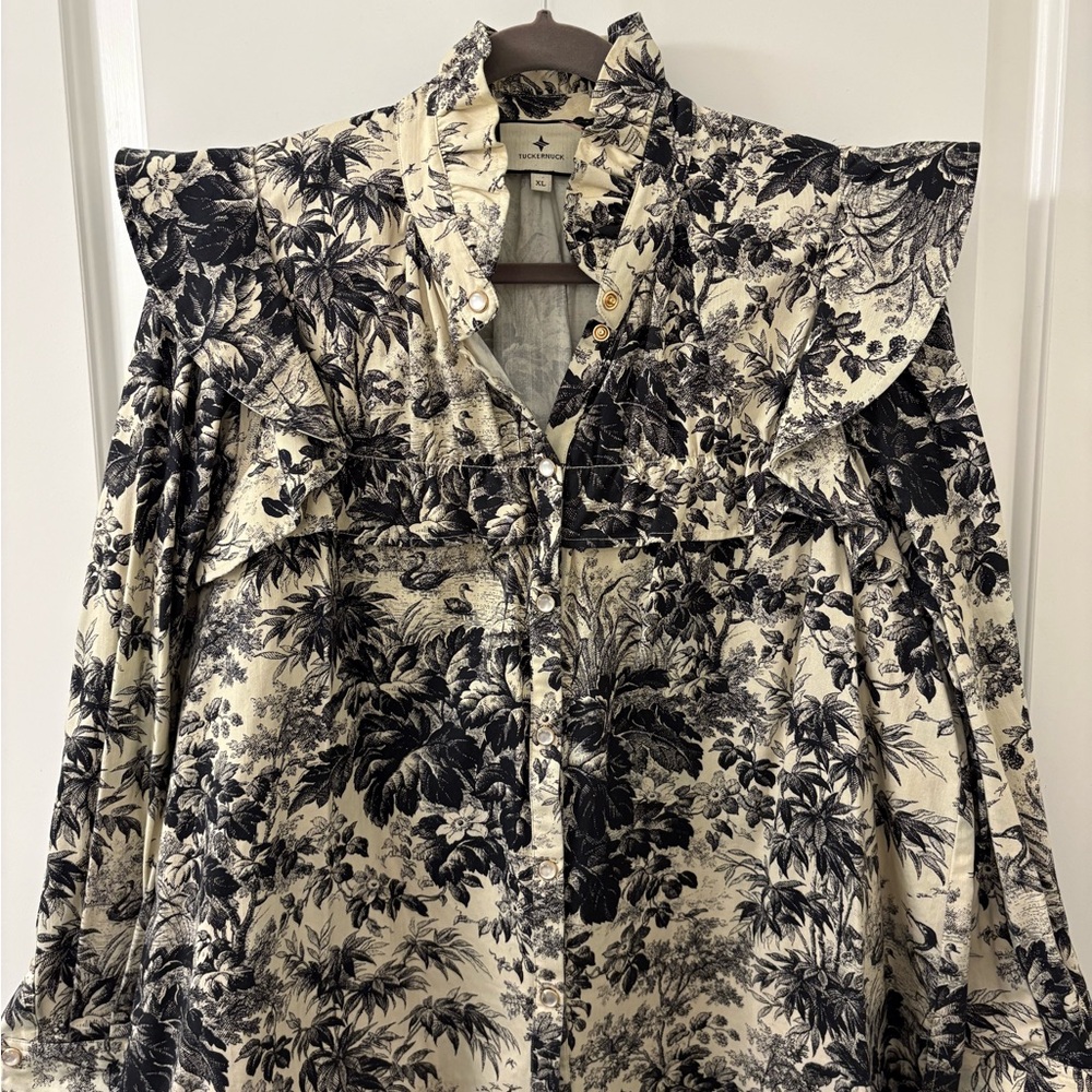Tuckernuck Winnie Blouse black floral - Picture 2 of 5